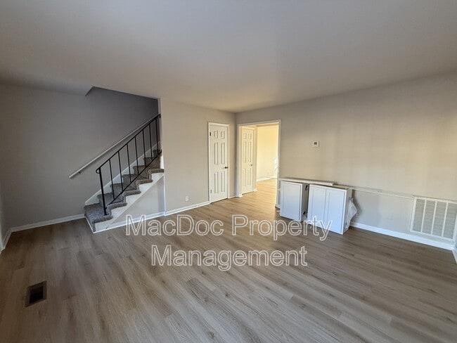 Building Photo - 534 Olde Greenwich Cir