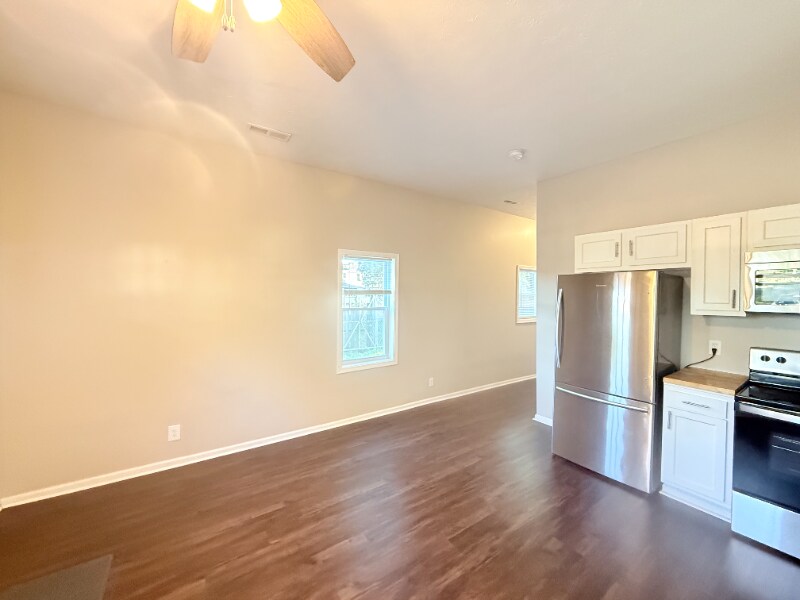 Building Photo - 417 E 18th St