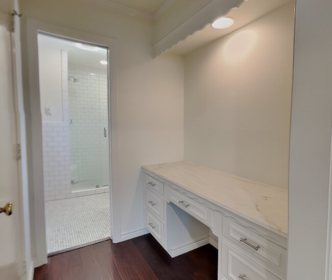 Building Photo - Style, Space & Sophistication in the Heart of Overton West!