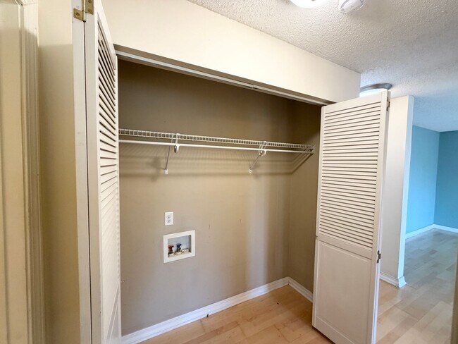 Building Photo - 1-bedroom Near Bde Maka Ska! Underground Parking & Balcony!