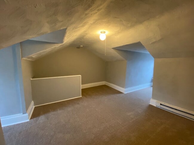 Building Photo - NEWLY RENOVATED 3 BEDROOM IN THE HEART OF ...