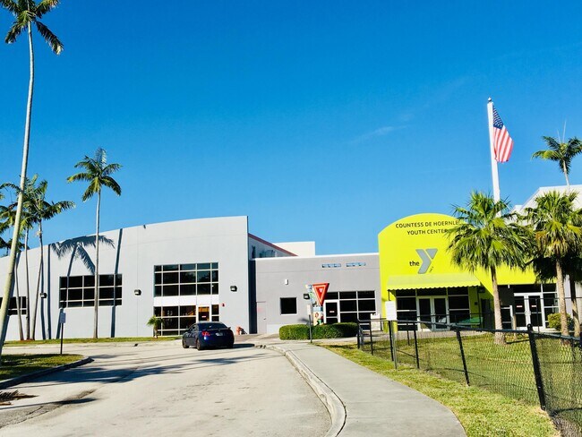 Building Photo - 6649 Somerset Dr