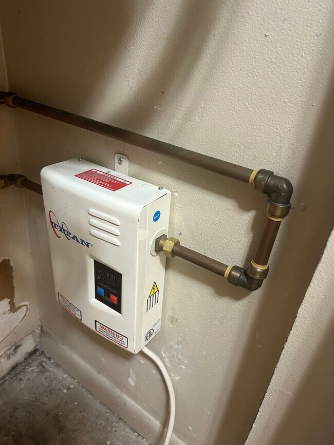 Building Photo - 1 BR 1 1/2 Bath Apt Near Downtown Eustis