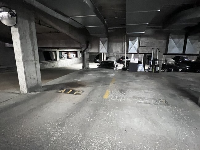 Building Photo - 1000 W Washington Blvd