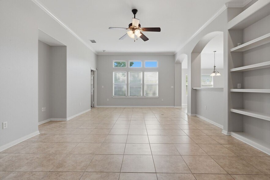 Building Photo - 313 San Rafael Dr