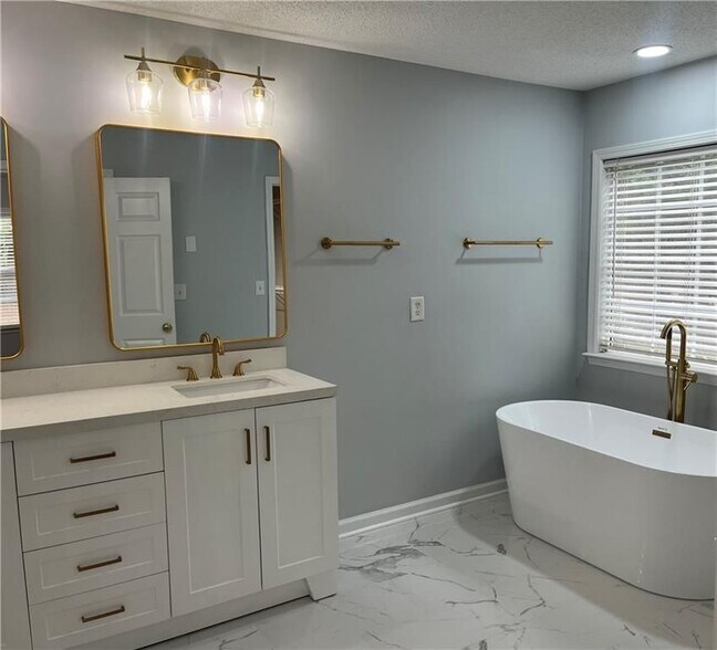 Building Photo - 501 Mullein Trace