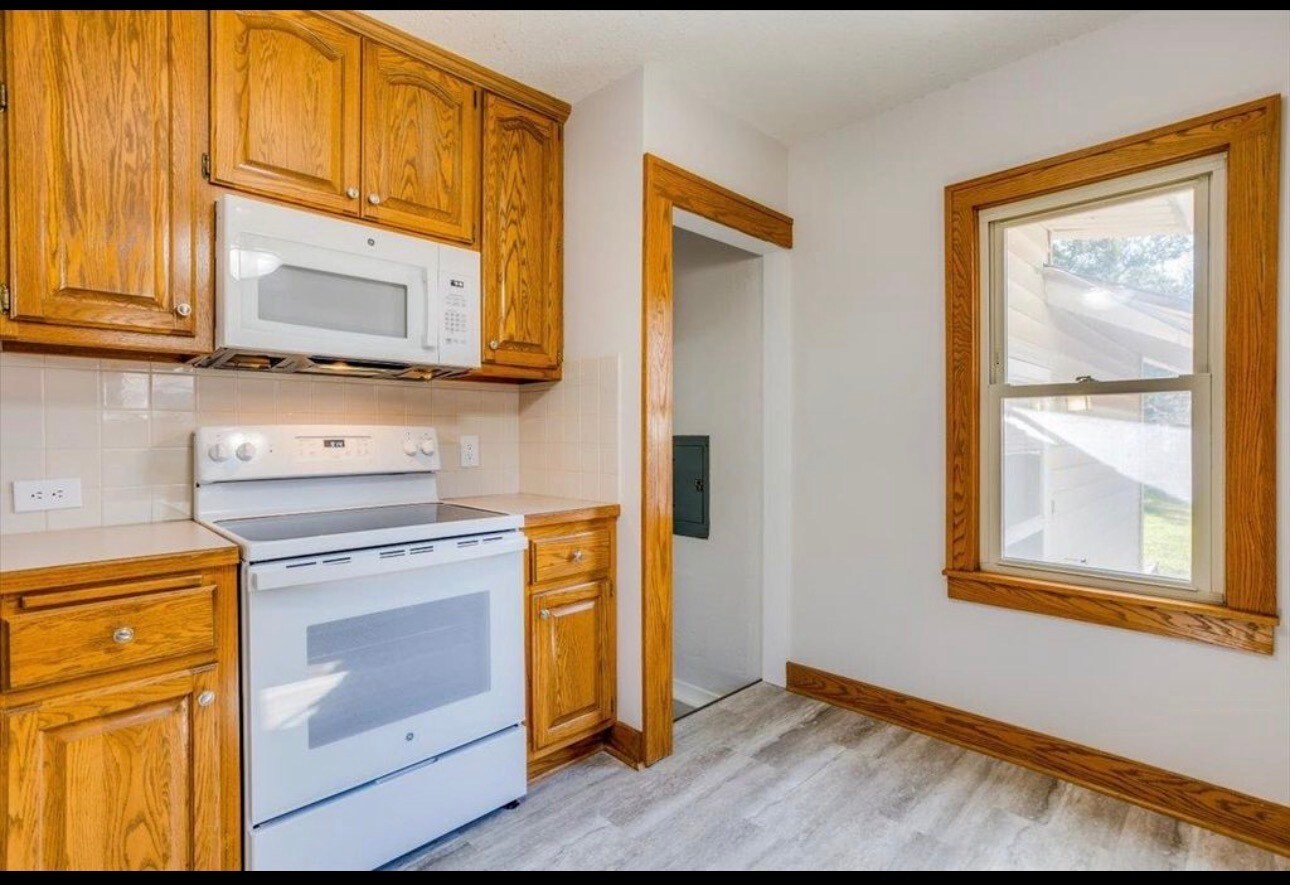 Building Photo - 1422 S Laura Ave