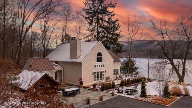 Building Photo - 121 Queechy Lake Dr