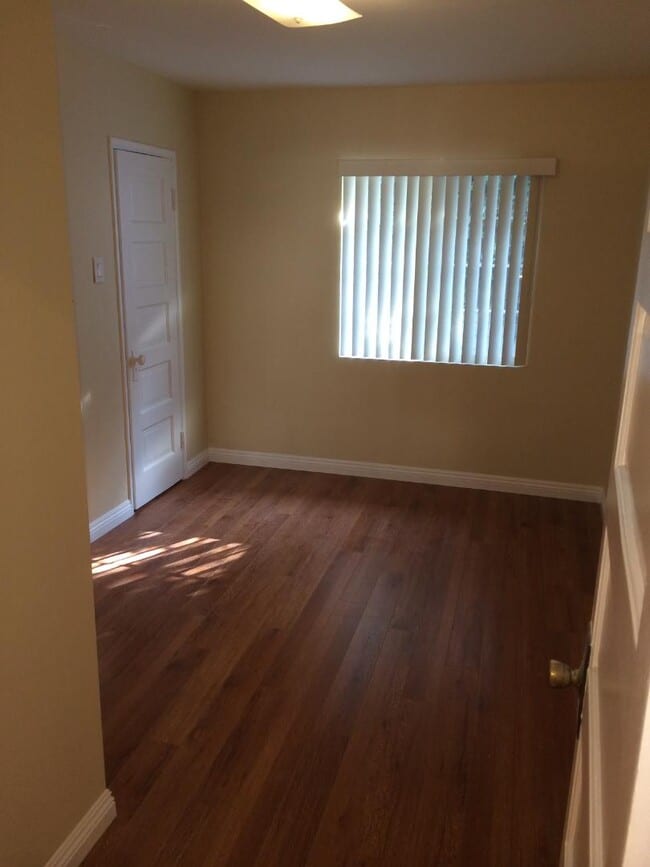 Building Photo - 1034 Hyperion Ave