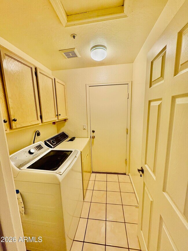 Building Photo - 8947 E Palm Ridge Dr