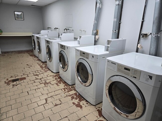 Building Photo - 685 Prospect Ave