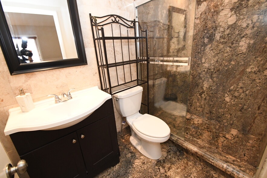 Building Photo - 730 255th St