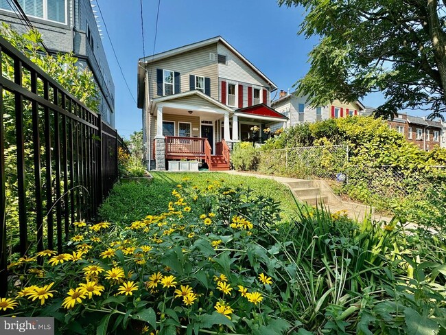 Primary Photo - 513 Montana Ave NE