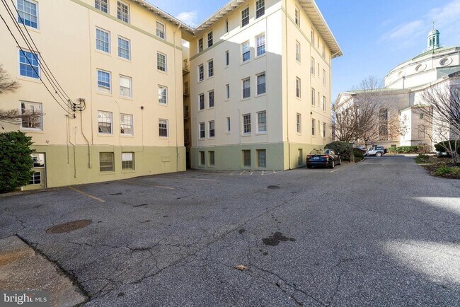 Building Photo - 3401 Greenway