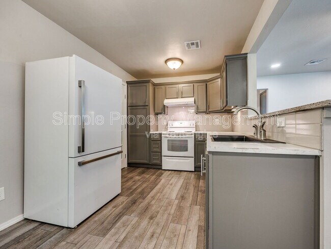 Building Photo - 215 W Kittyhawk Dr