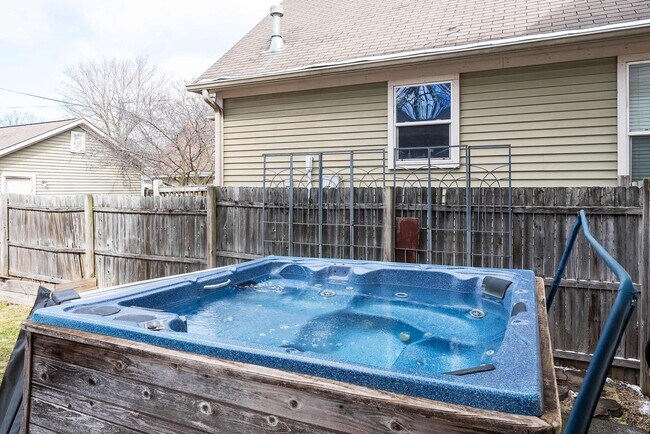 Building Photo - 2318 N New Jersey St