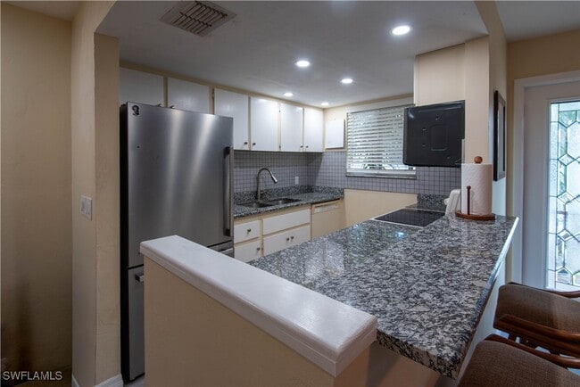 Building Photo - 3355 Royal Canadian Trace