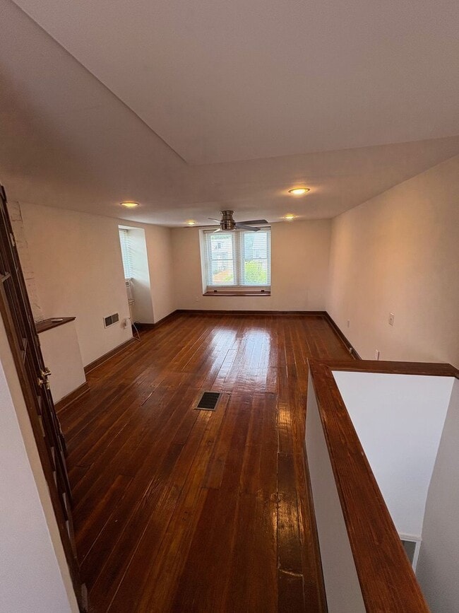 Building Photo - Beautiful 3 Bedroom on Susquehanna