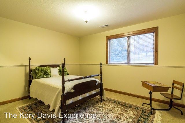 Building Photo - 2808 S Saint Charles Ln