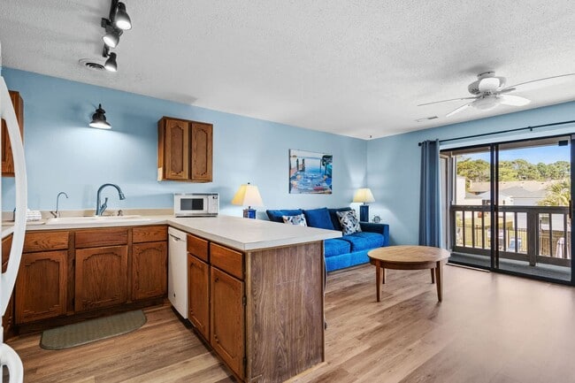 Building Photo - *** Beautifully Appointed & Furnished, Medium Term Rental W/Feb Move in Special***$400 off the fi...