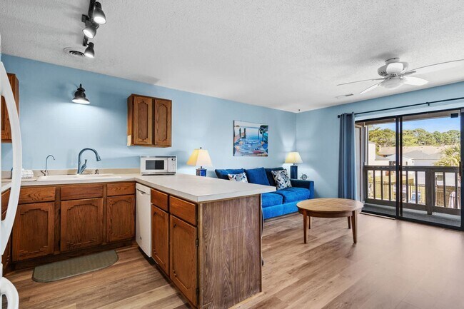 Building Photo - ***Free Utilities ***All Inclusive Seasonal Rental Available November 4, 2025 - March 31, 2026