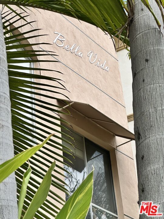 Building Photo - 2111 S Beverly Glen Blvd