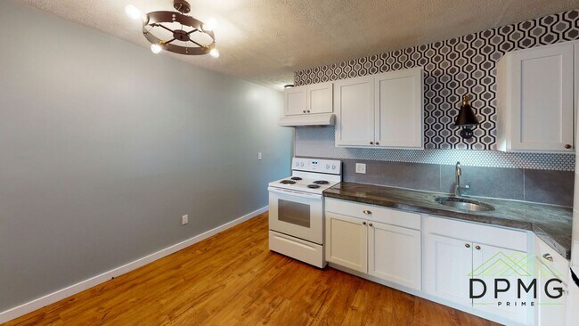 Building Photo - 326 E Hillsdale St