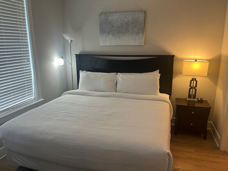 Building Photo - 6408 Providence Farm Ln