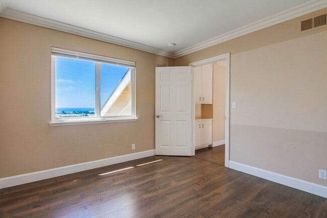 Building Photo - Fantastic ocean views in this spectacular ...