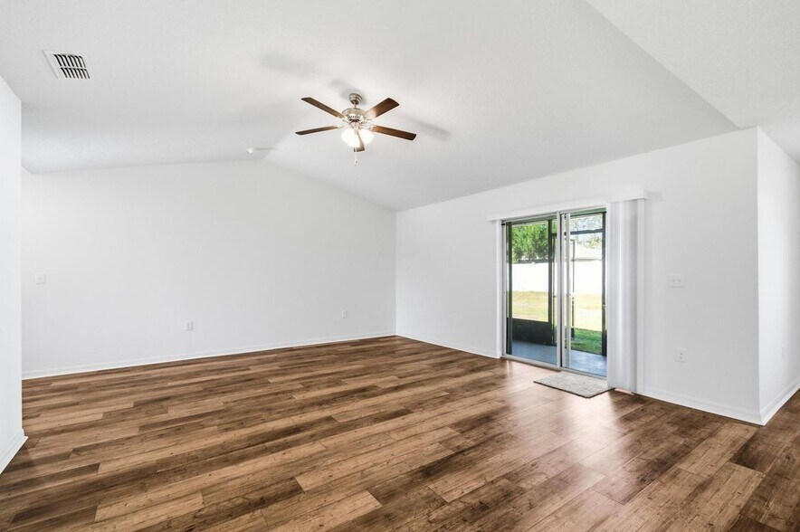 Building Photo - 15 Rivera Ln