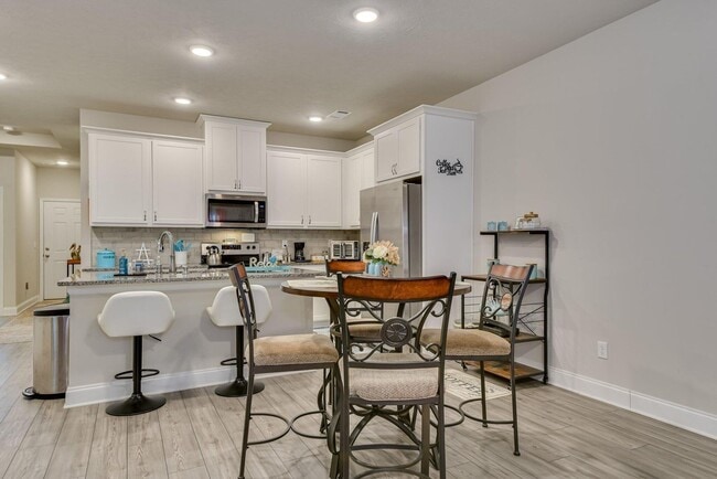 Building Photo - 1103 Clareton Dr