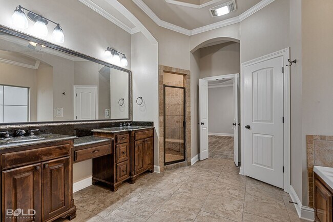 Building Photo - Beautiful 3 bedrooms 2 bathrooms In South ...