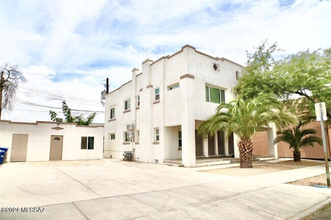 Building Photo - 12 E University Blvd