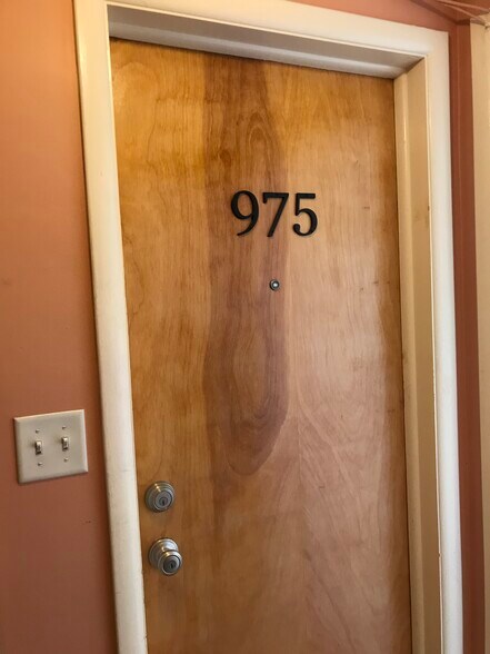 Building Photo - 975 W 300 N