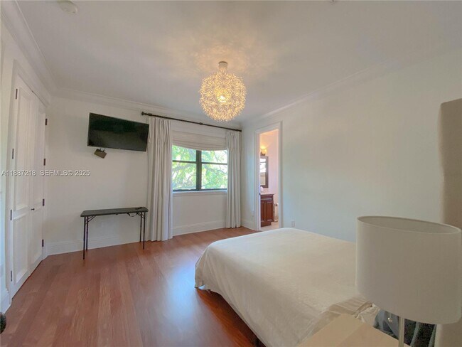 Building Photo - 2561 Trapp Ave