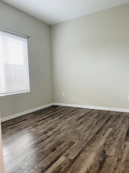 Building Photo - 1345 N Azena St