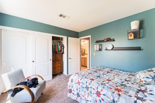 Building Photo - Summerlin 3 Bed / 2.5 Bath Home — Available October 5, 2026