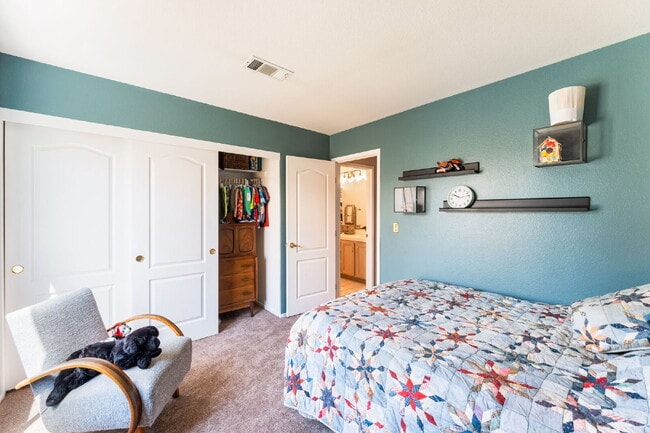 Building Photo - Summerlin 3 Bed / 2.5 Bath Home with Full Solar Panel Use! — Available October 5, 2026