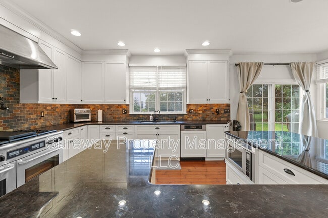 Building Photo - 2 Heather Ln