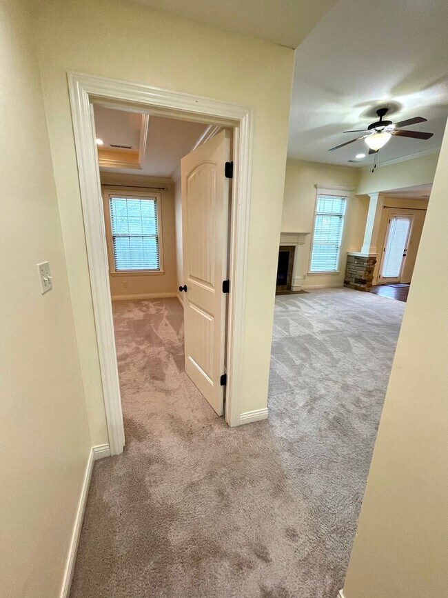 Building Photo - 3 Bedroom Ranch-Style Home in West Columbia