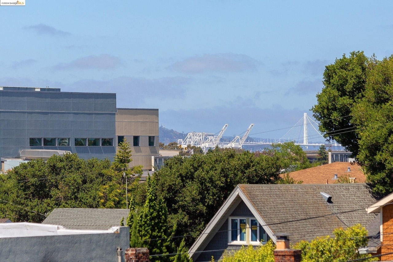 Building Photo - 3877 Howe St