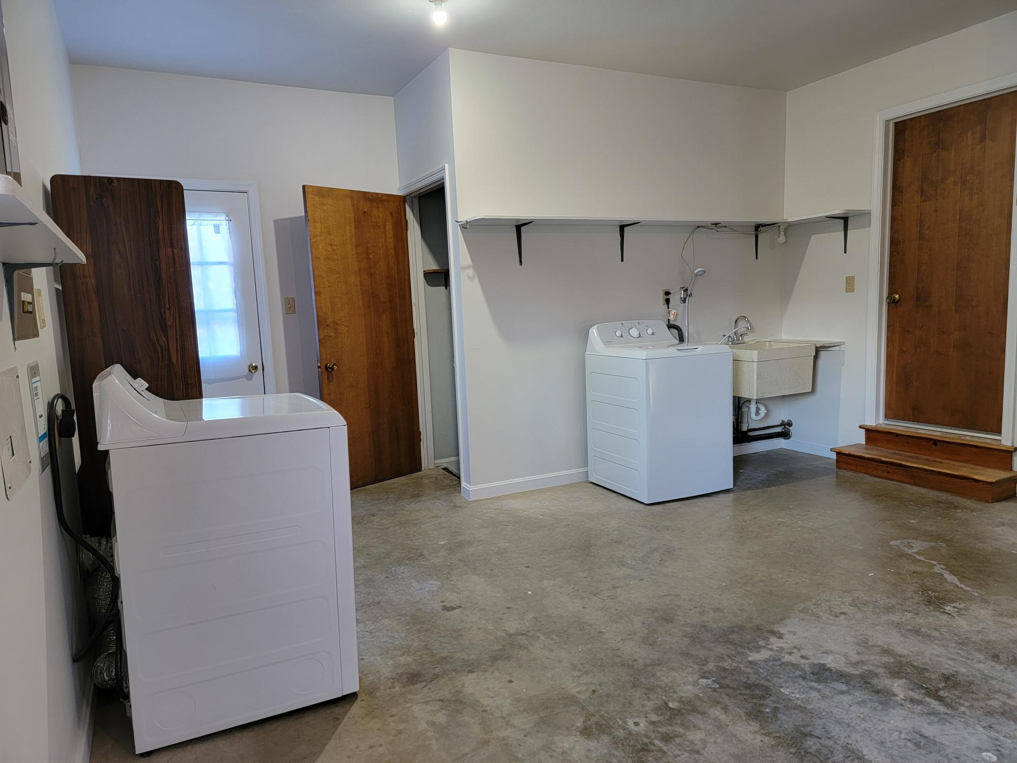 Building Photo - 1174 Rose Ave