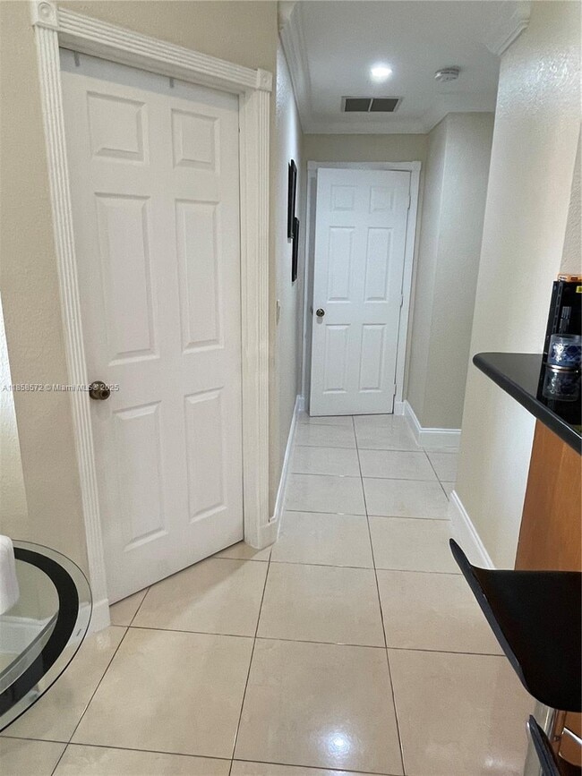 Building Photo - 10650 SW 157th Ct
