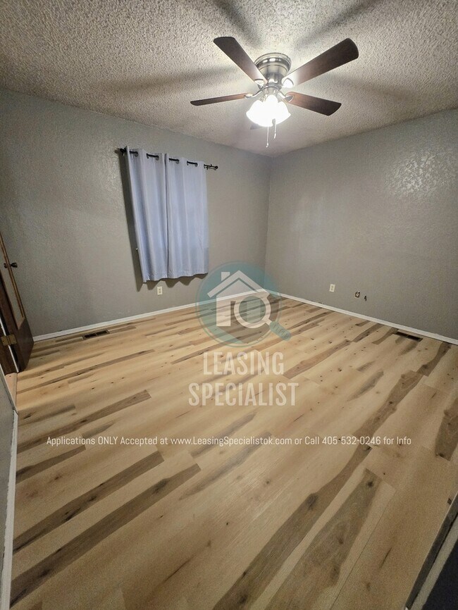 Building Photo - Charming Yukon 3 Bed 2 Bath Home