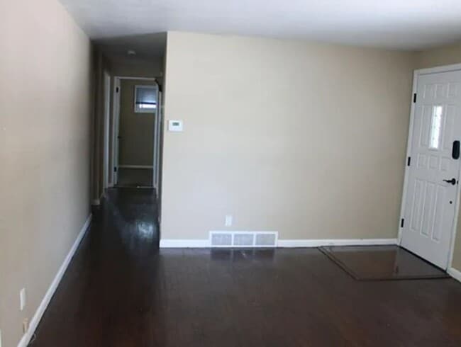 Building Photo - 5-bedroom, 2-bathroom home located in the heart of Colorado Springs