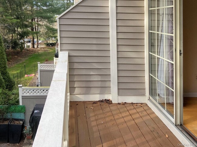 Building Photo - 1404 Pondcrest Ln