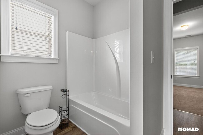 Building Photo - Spacious 5BR House in Buford