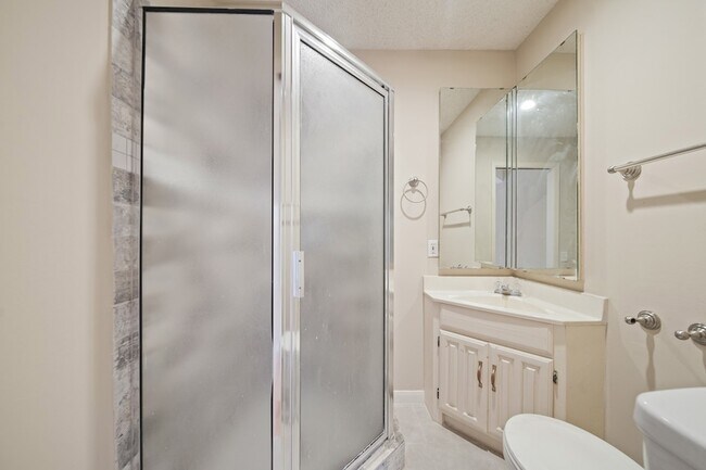 Building Photo - 130 Sugar Berry Cir