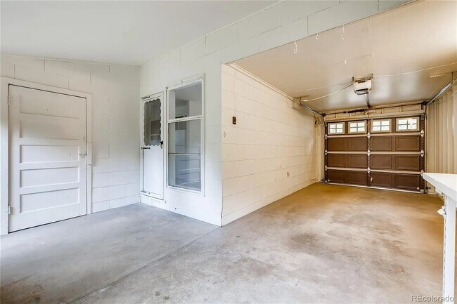Building Photo - 1255 S Grape St