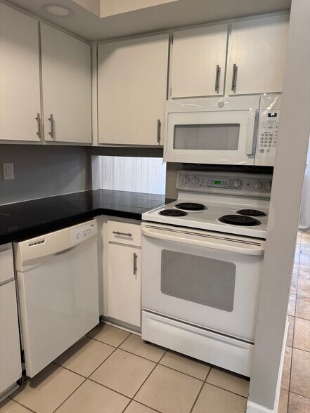 Building Photo - 115 Beechnut St